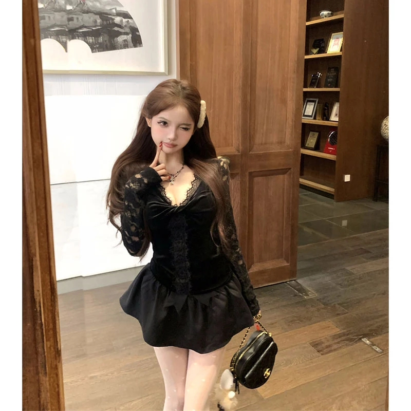 2025年秋季新款ins气质高级感法式V领丝绒扭结拼接蕾丝长袖打底衫