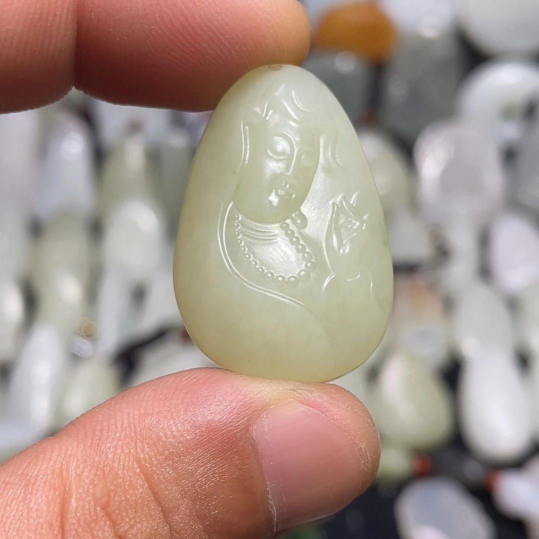 和田玉（糖玉）未镶嵌颈饰吊坠