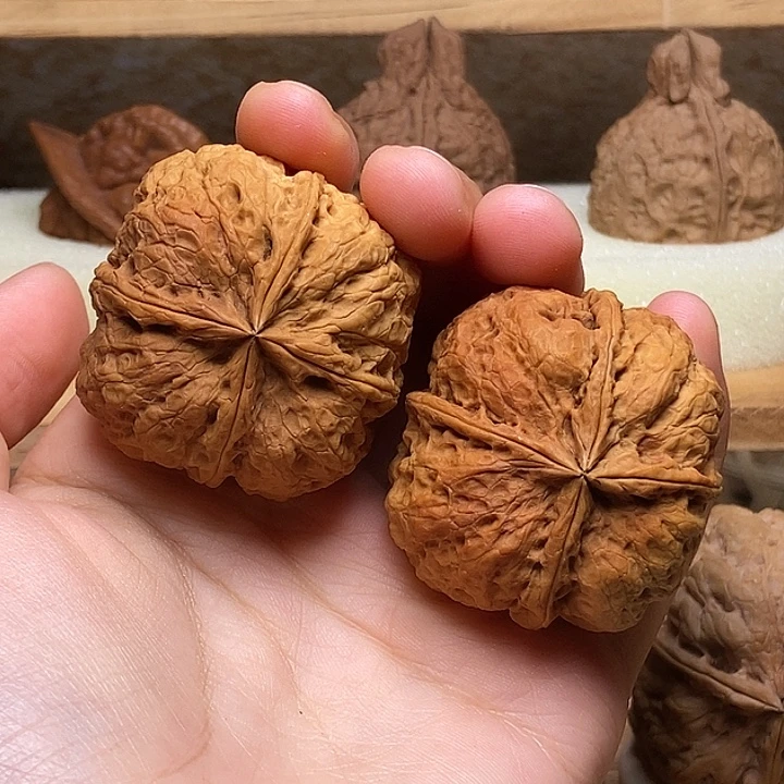 文玩核桃吊坠          五爪龙42mm