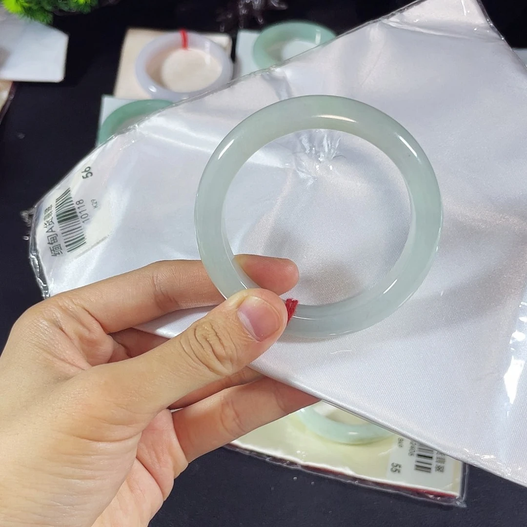 未镶嵌手镯翡翠天然翡翠手镯