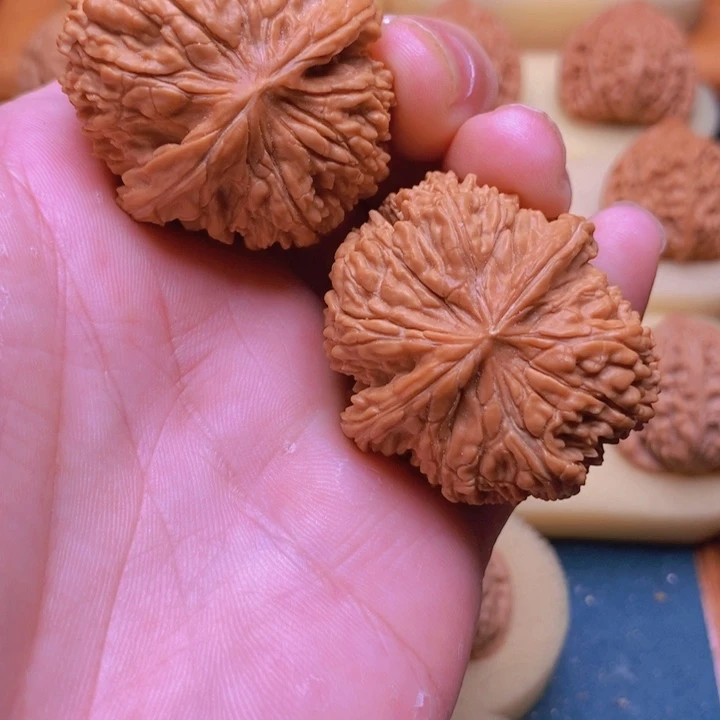 文玩核桃把件40爆肉大凹底137