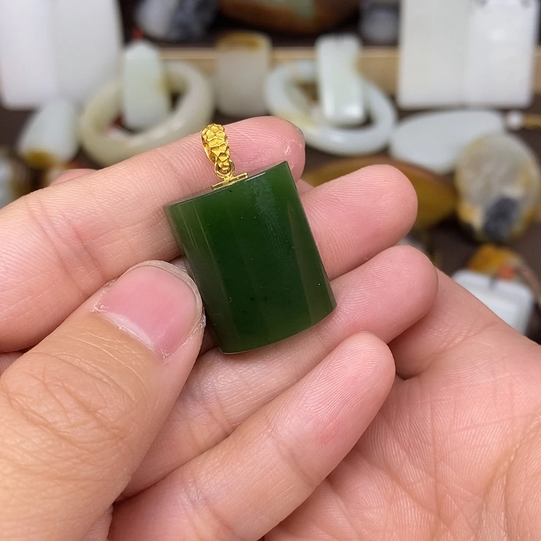 和田玉18K金镶嵌颈饰