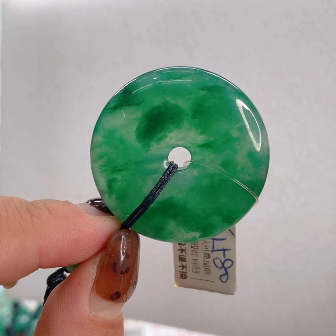 石英质玉未镶嵌颈饰