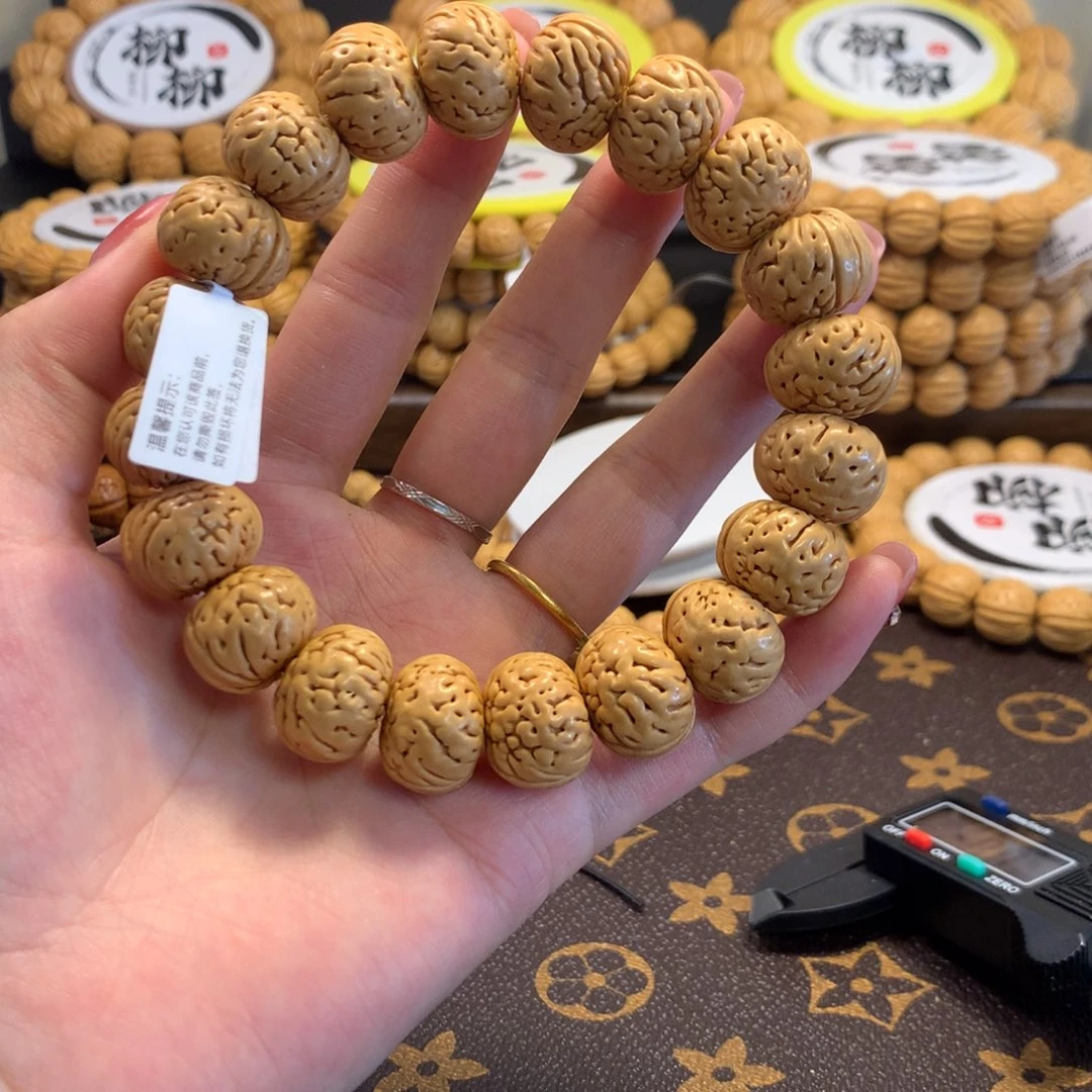 宝***孩精品桃核纽扣手串