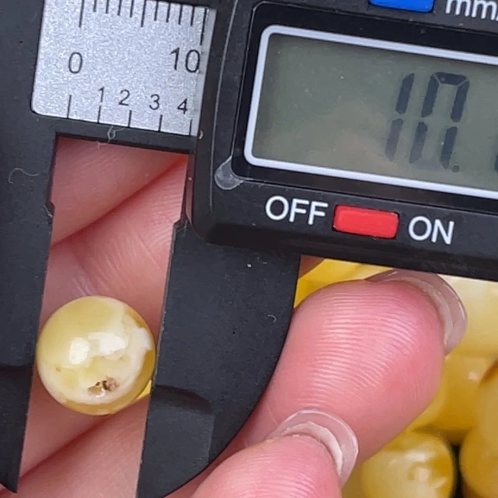 蜜蜡未镶嵌裸石微瑕115