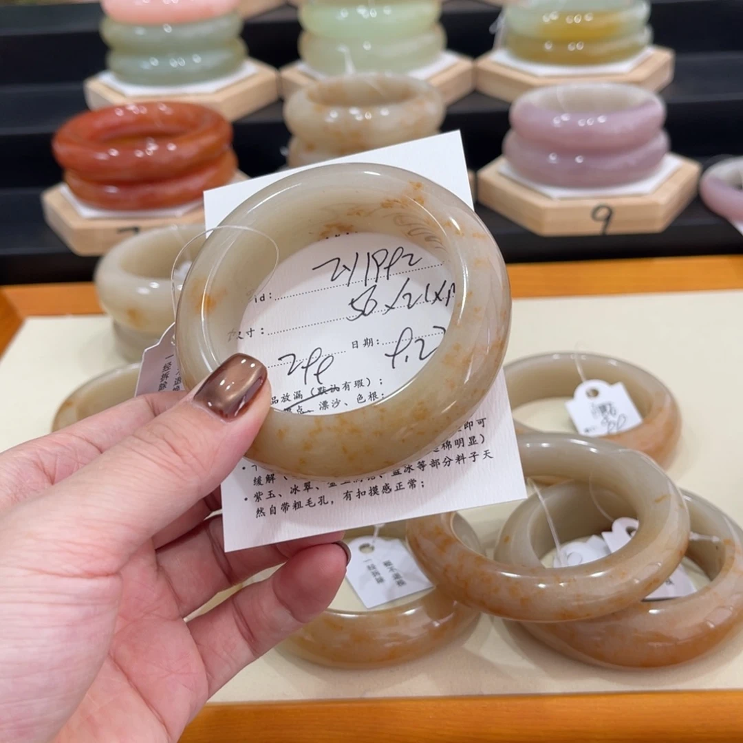 未镶嵌手镯石英质玉Z****?