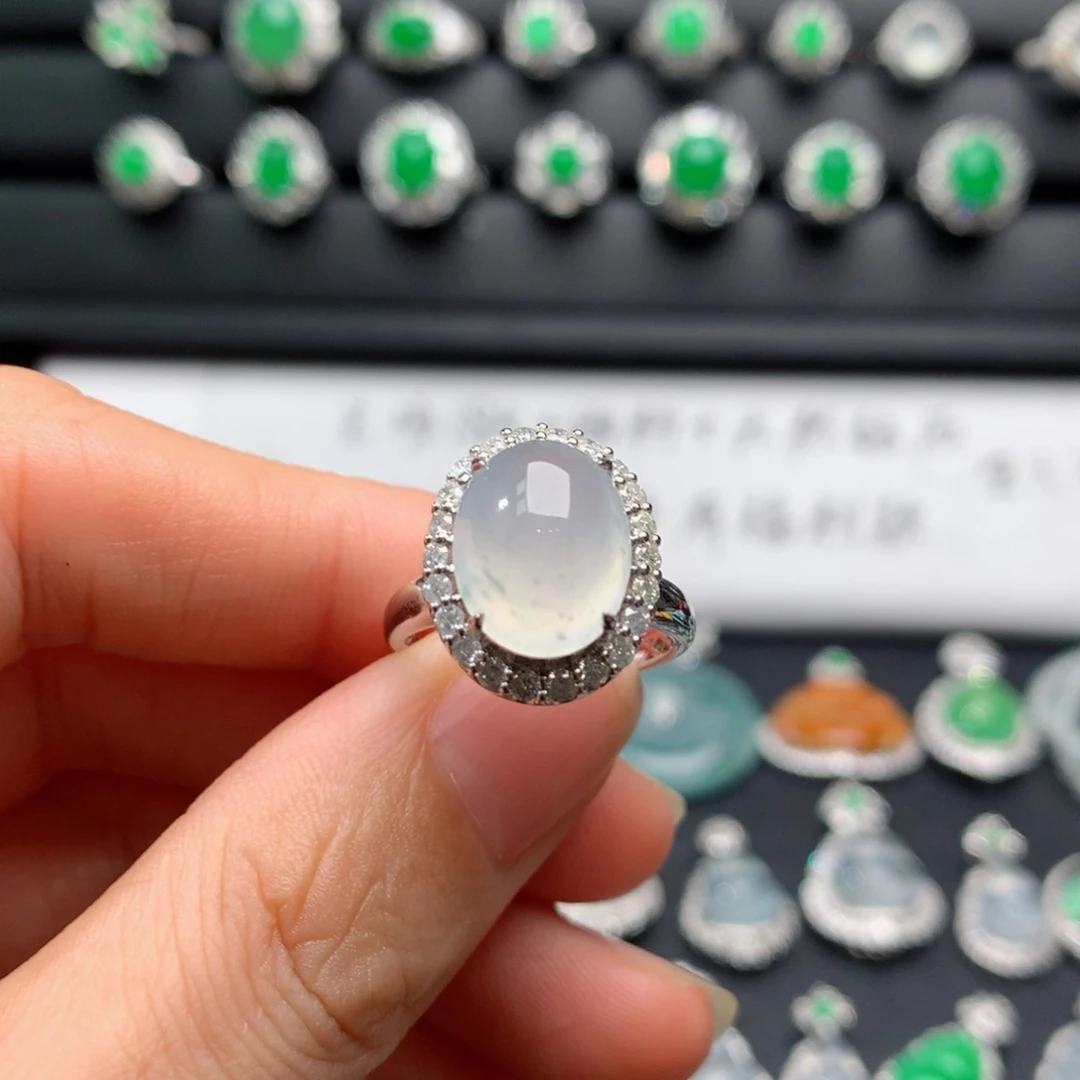 18K金镶嵌戒指翡翠