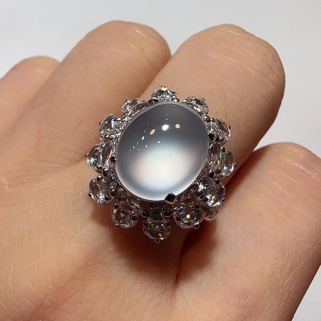 翡翠18K金镶嵌戒指蛋面