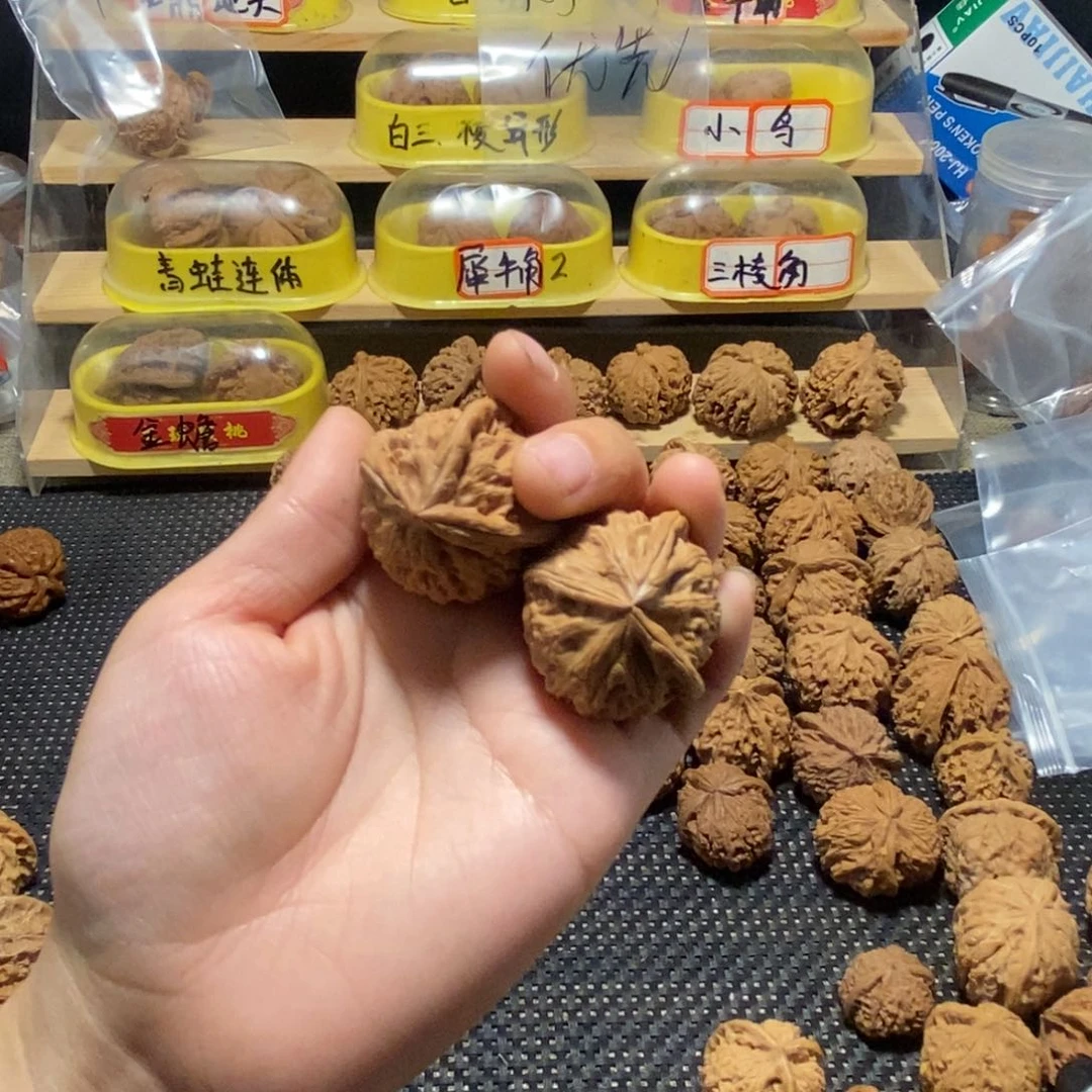 文玩核桃吊坠木**哥核桃异形
