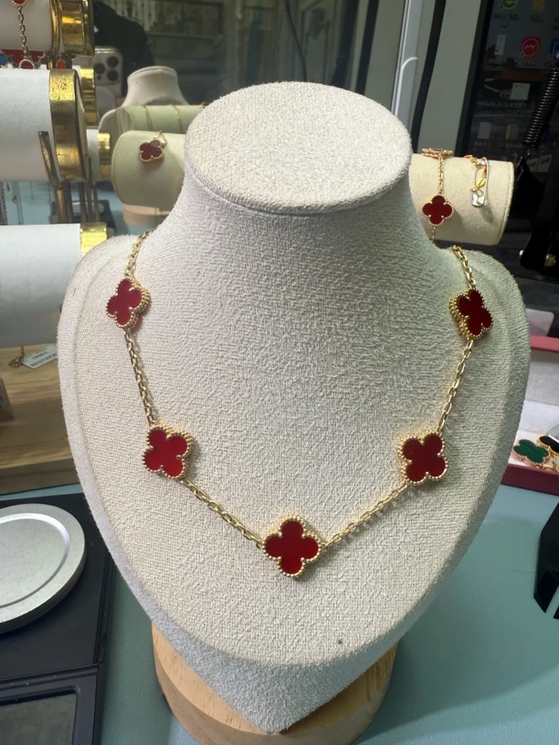 18K黄玛瑙玉髓十花项链