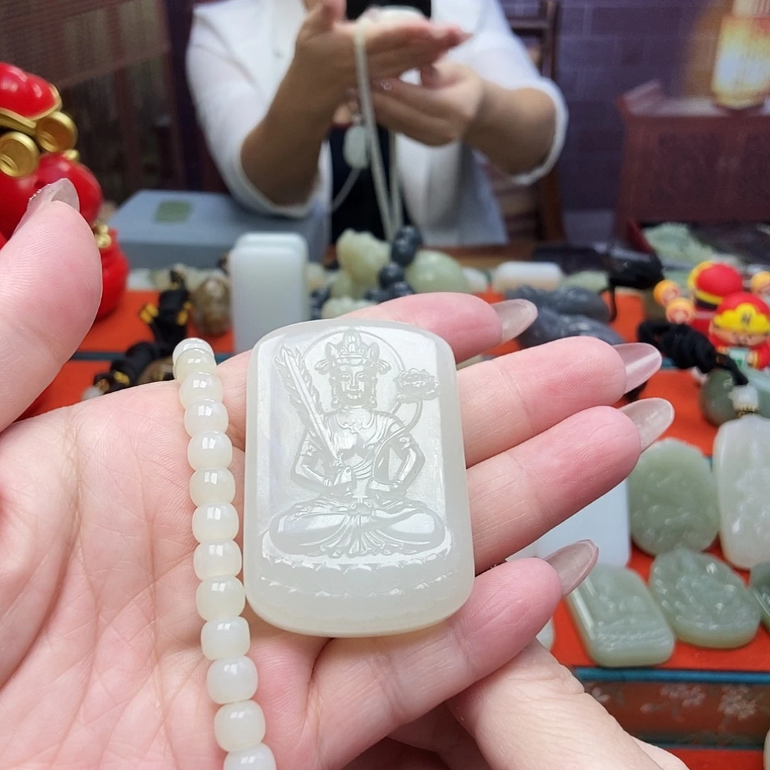 颈饰未镶嵌和田玉属牛虎虚空藏