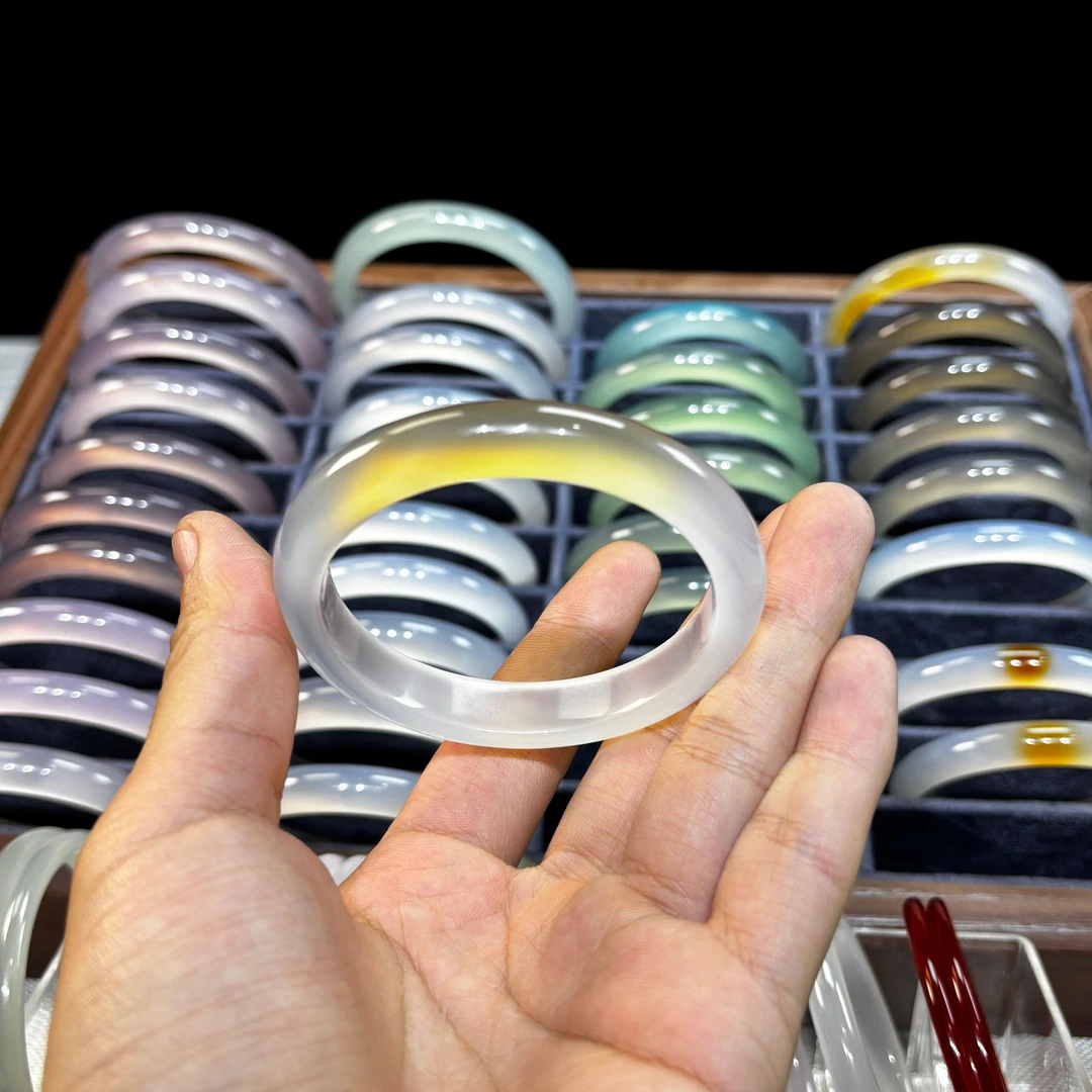 半黄白蜂蜜水玛瑙手镯显白特色玉髓生日礼物女友气质款高冰透