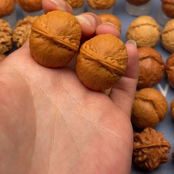 文玩核桃把件光头元宝