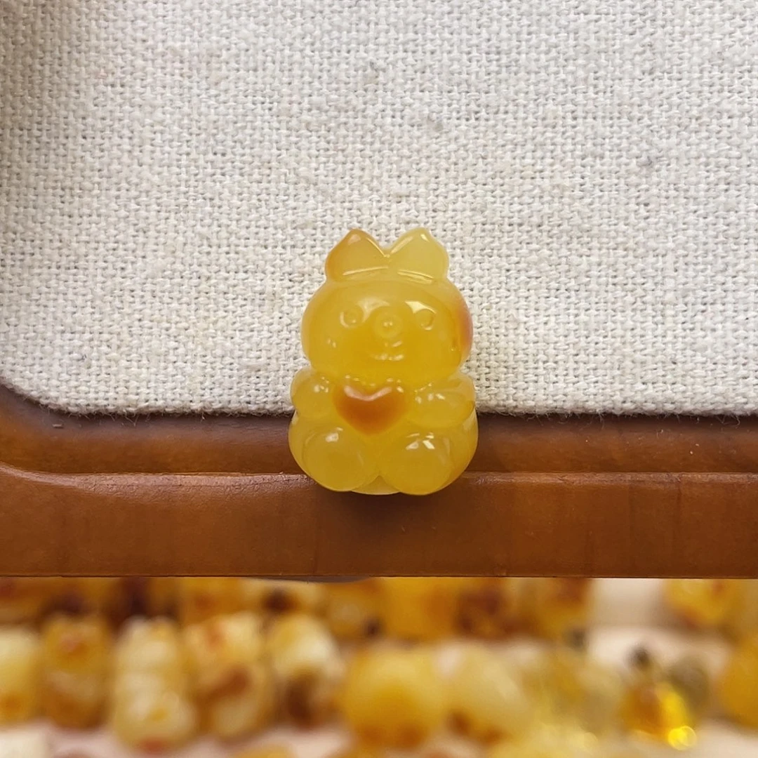 琥珀未镶嵌裸石小兔子