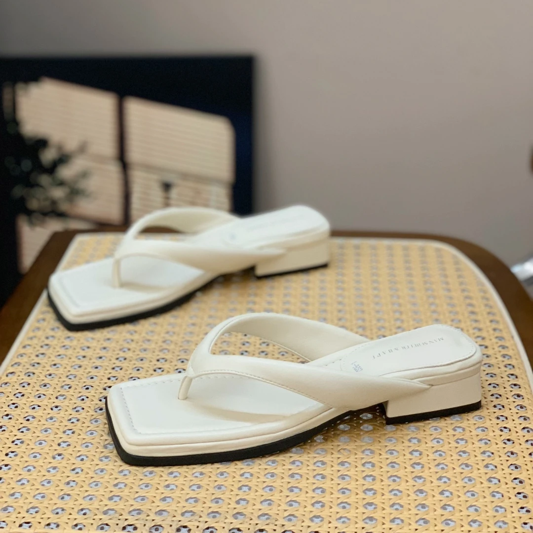 小香风夹趾拖鞋女2025夏季新款百搭舒适轻便一脚蹬外穿方头凉拖鞋