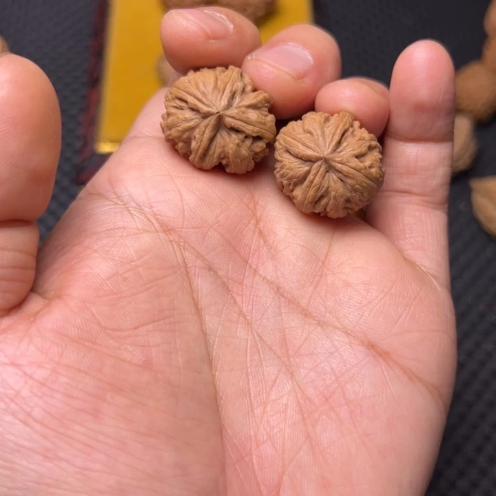 文玩核桃吊坠四棱