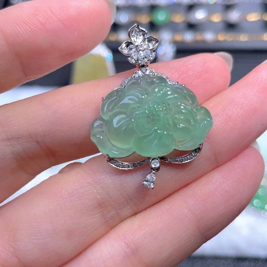 翡翠18K金镶嵌颈饰翡翠