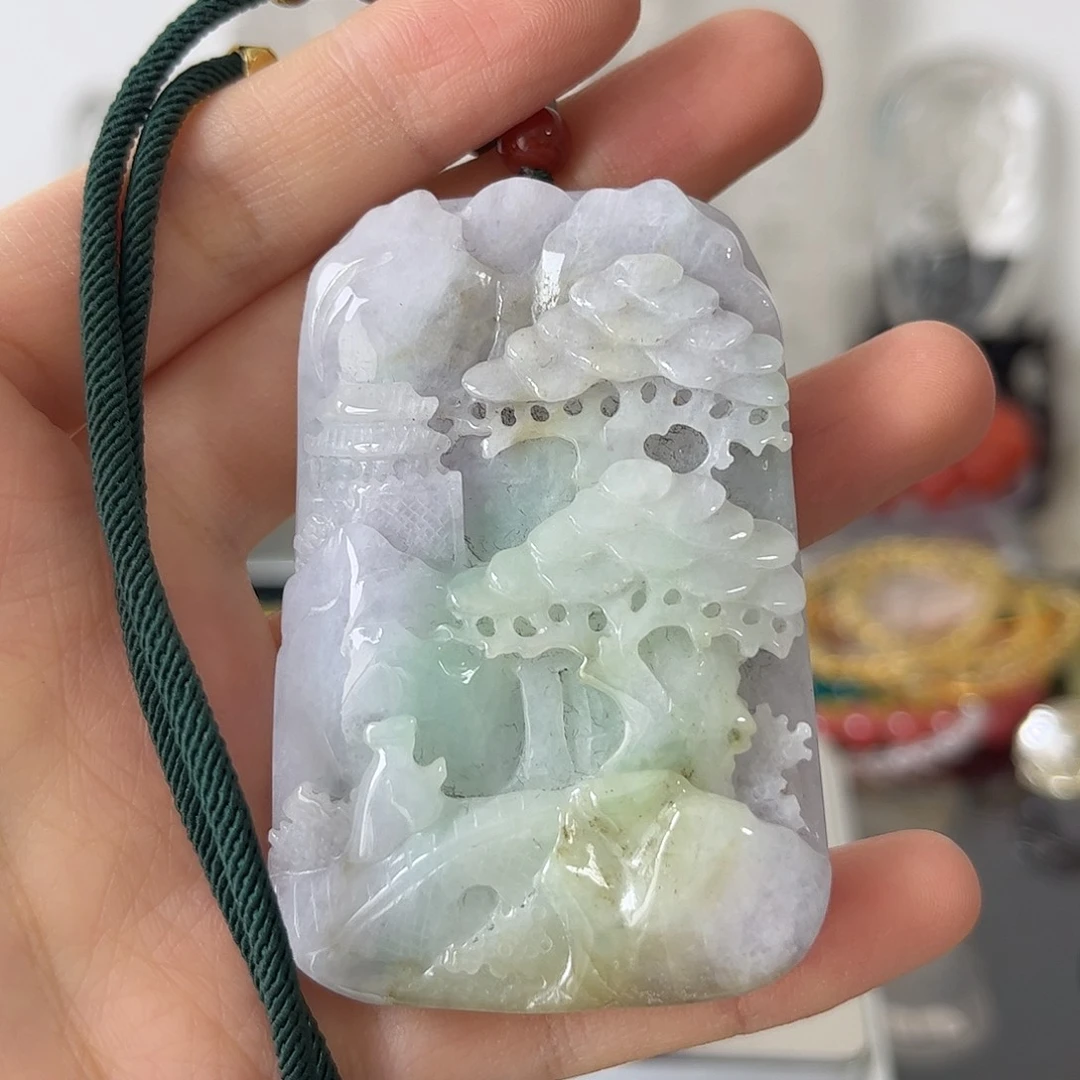 翡翠未镶嵌颈饰矿坑