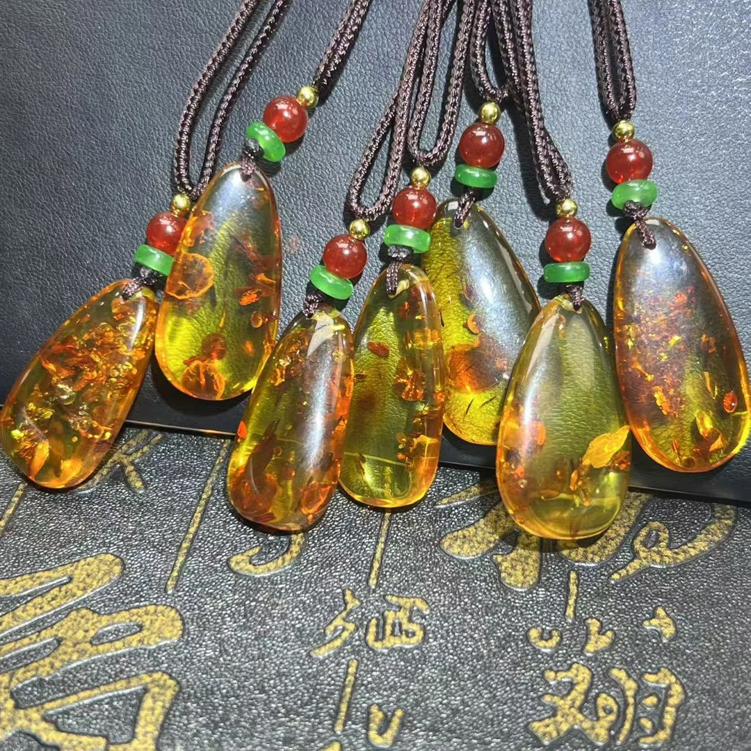面面来财珠宝M2781-琥珀虫花珀水滴吊坠-多样性发一件-配绳子