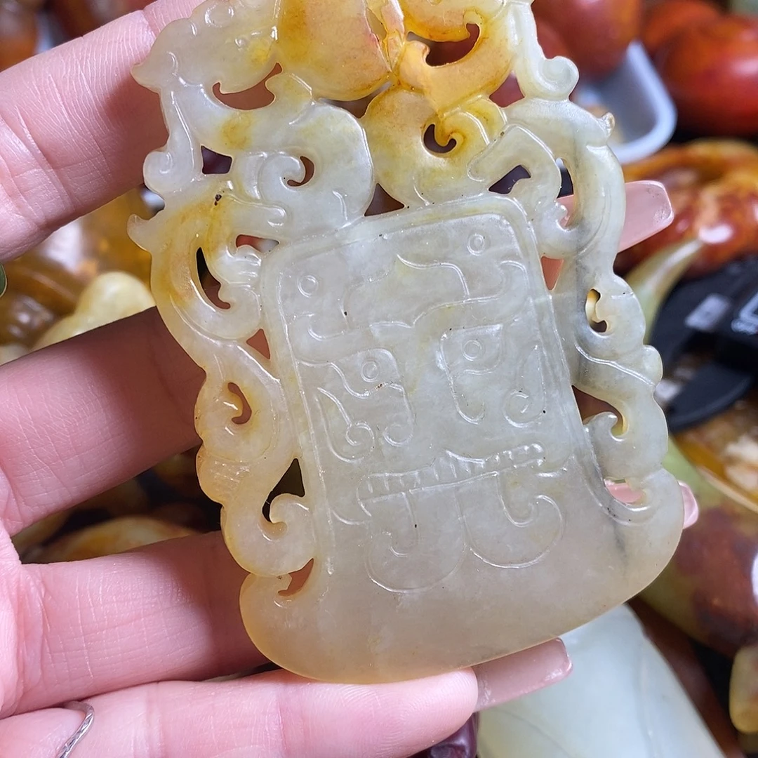 岫岩老玉（透闪石质玉）未镶嵌珠宝奇石