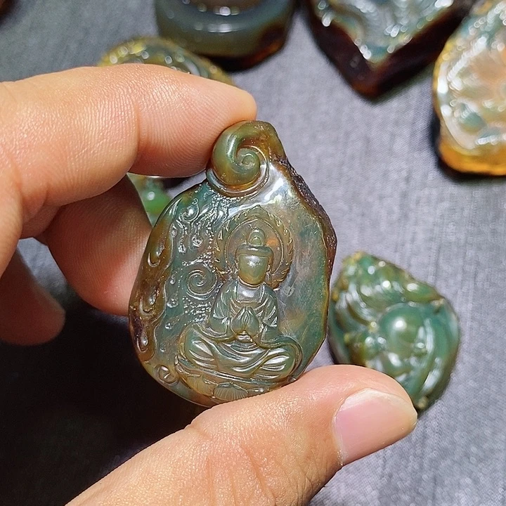 琥珀颈饰未镶嵌惊*一