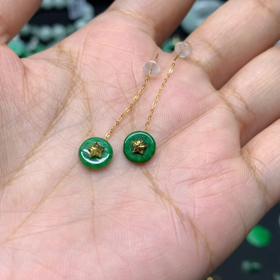 18K金镶嵌翡翠耳饰有纹裂