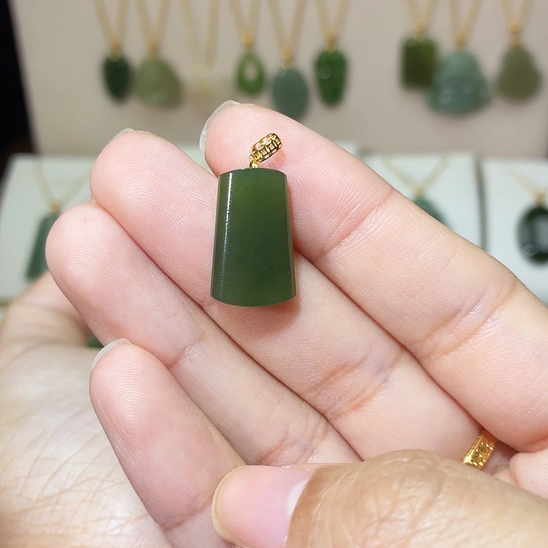 和田玉（碧玉）18K金镶嵌吊坠(赠链)