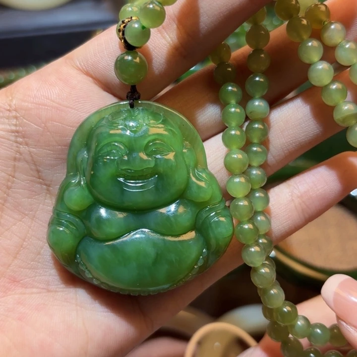 颈饰未镶嵌和田玉（碧玉）