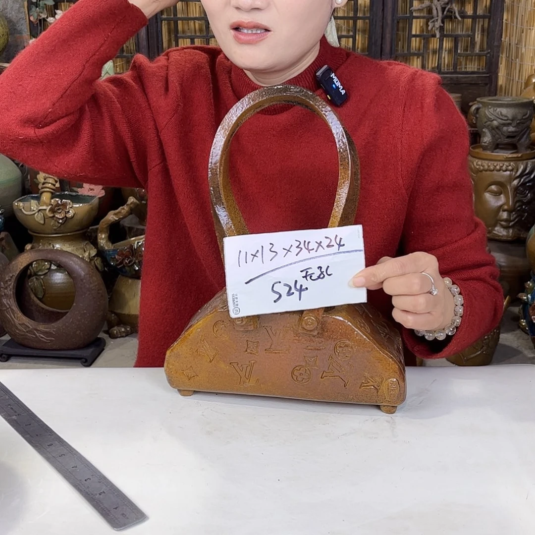 紫砂花盆在一起我是