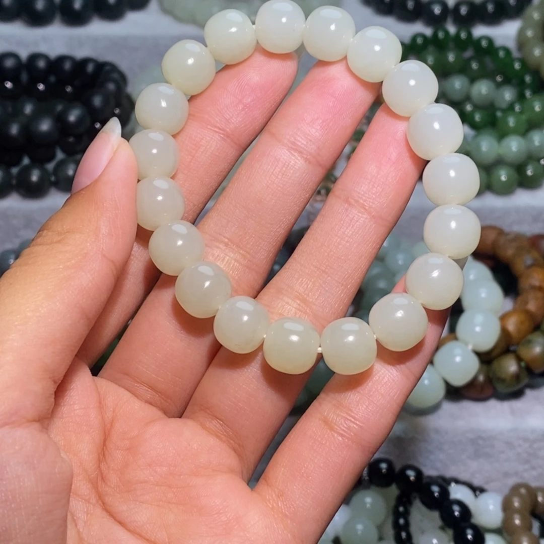 林***坤和田玉未镶嵌手链