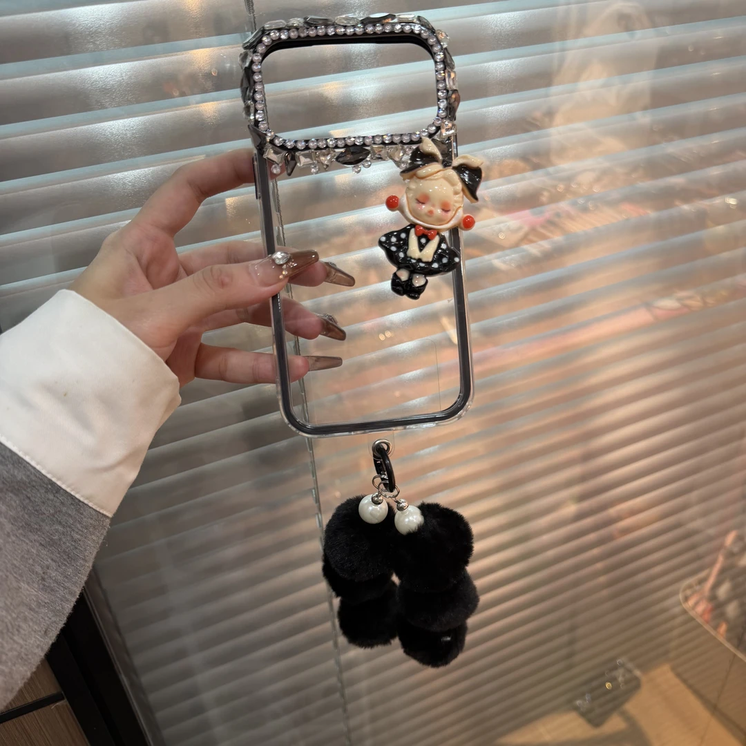 可爱原创小女孩公仔镜框堆钻适用于iPhone17pro手机壳17promax