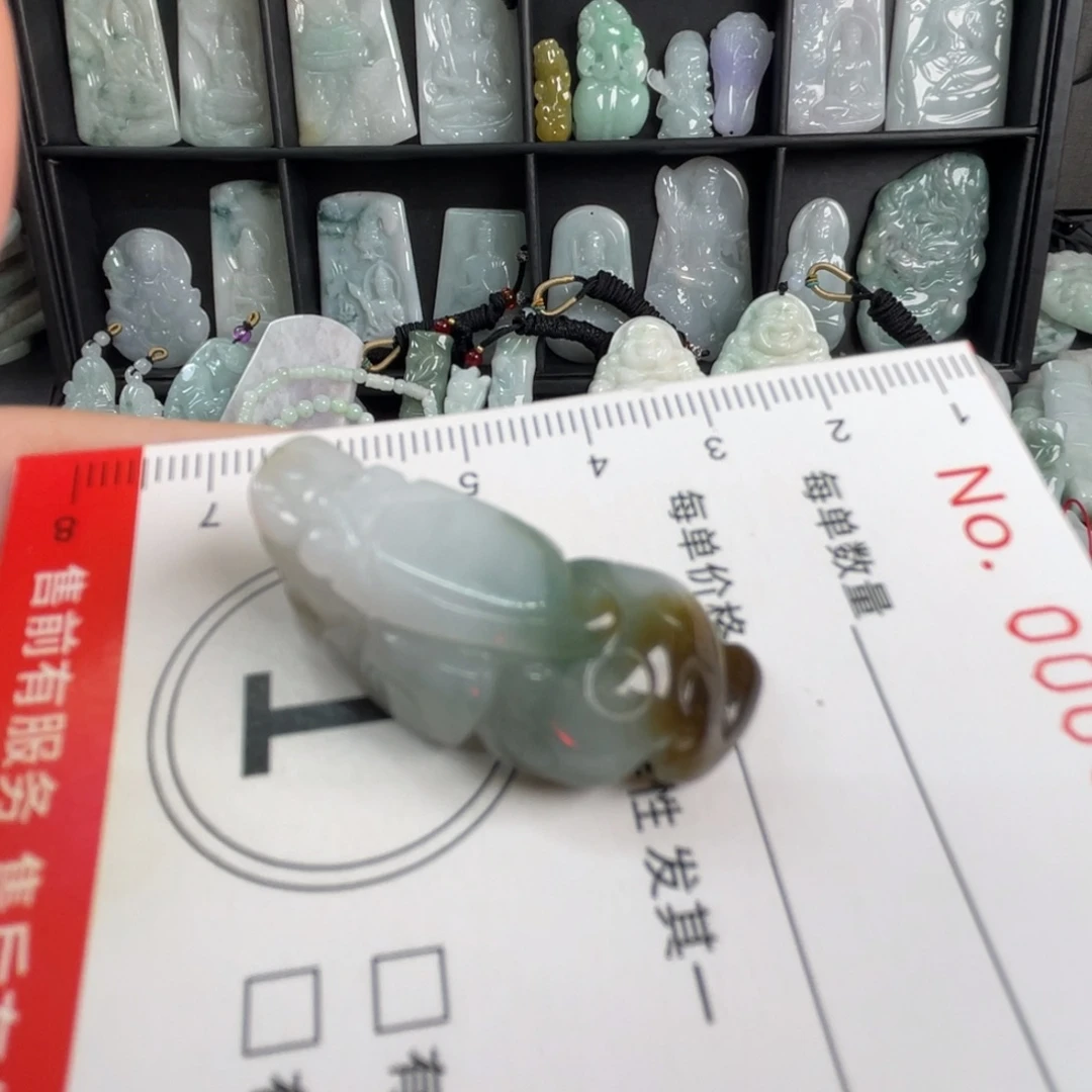 翡翠未镶嵌吊坠(不含链)微瑕
