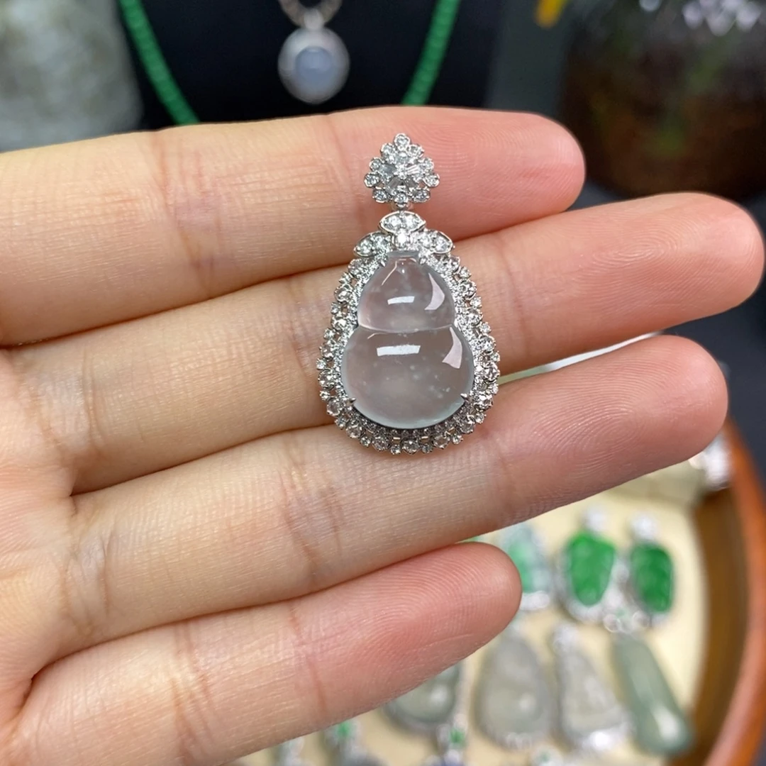 翡翠18K金镶嵌颈饰翡翠