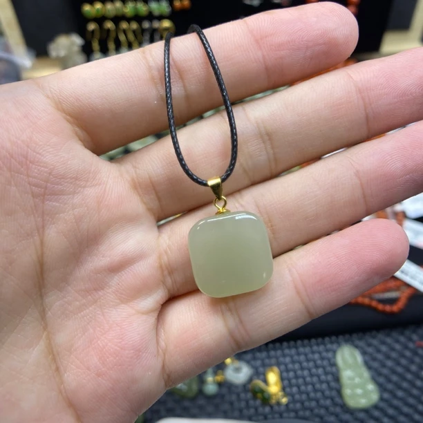 和田玉小方糖无事牌精致好看（约16mm赠黑绳）