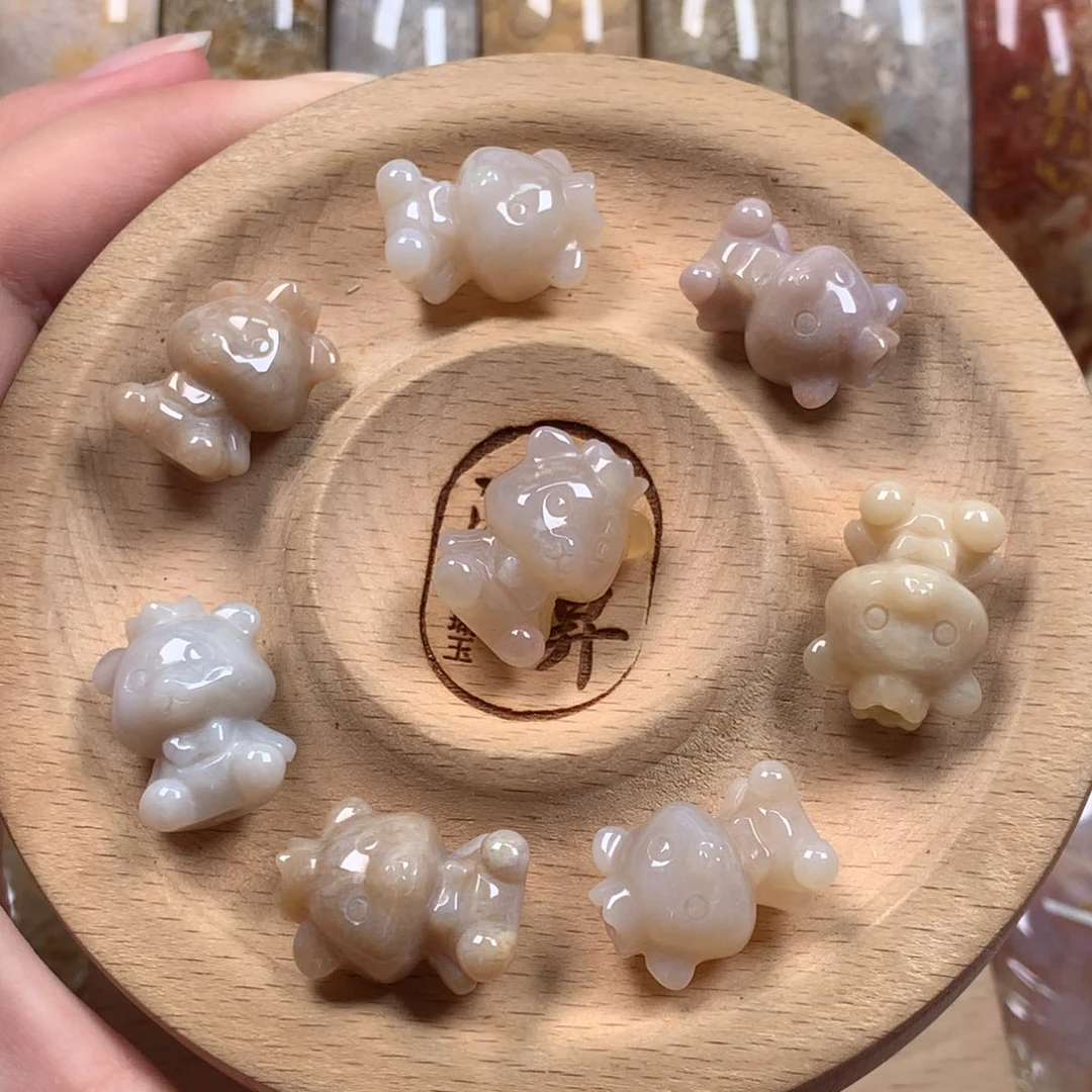 硅化珊瑚（珊瑚玉）皇冠熊漏20/个，可挑。未镶嵌