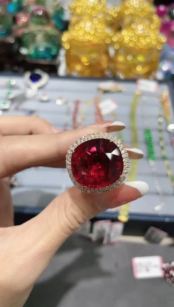 18K金镶嵌碧玺戒指