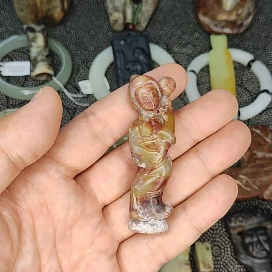 吊坠龙脊菩提物件优美，欢迎咨询