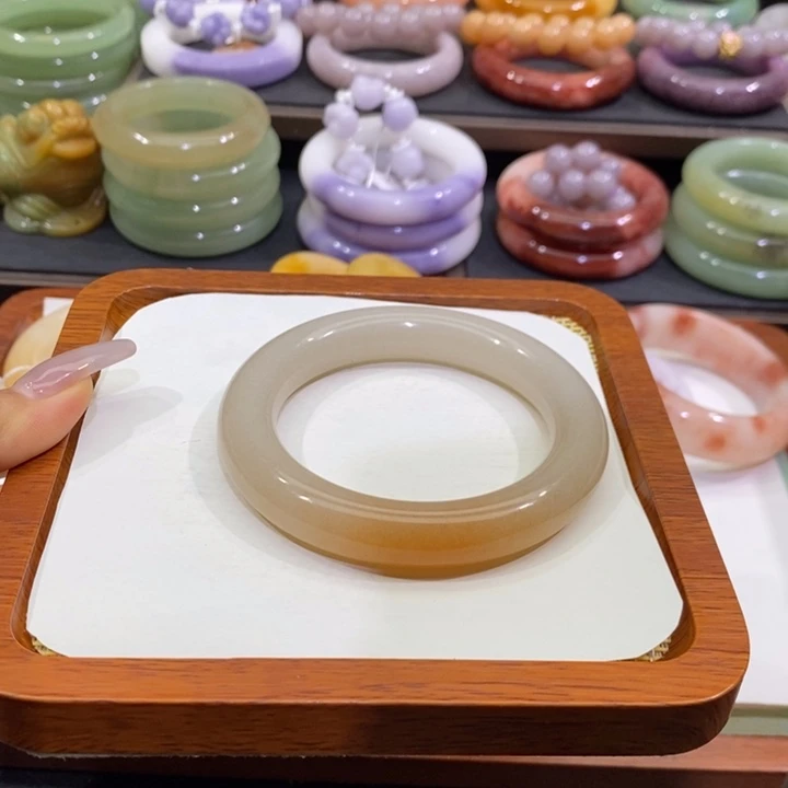 石英质玉未镶嵌手镯60