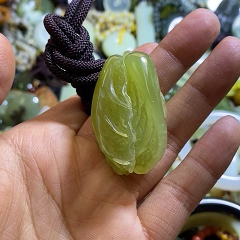 岫玉未镶嵌颈饰挂件