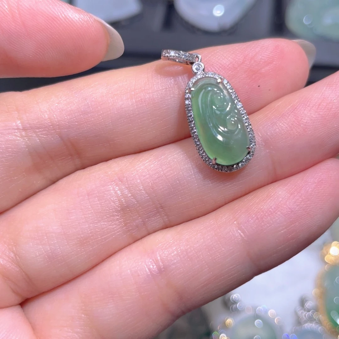 颈饰18K金镶嵌翡翠翡翠