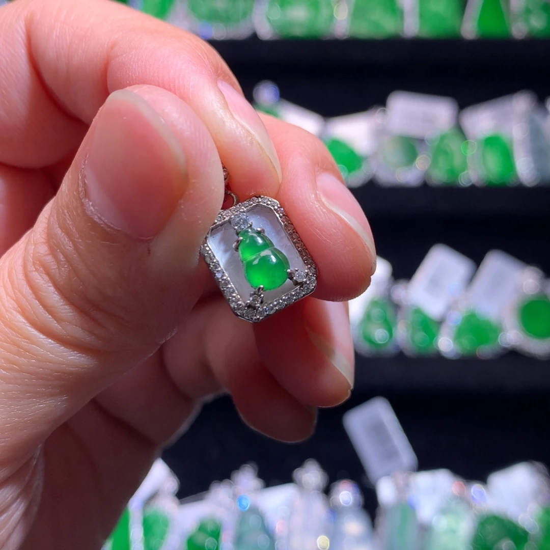 【闪购商品】颈饰银S925镶嵌翡翠