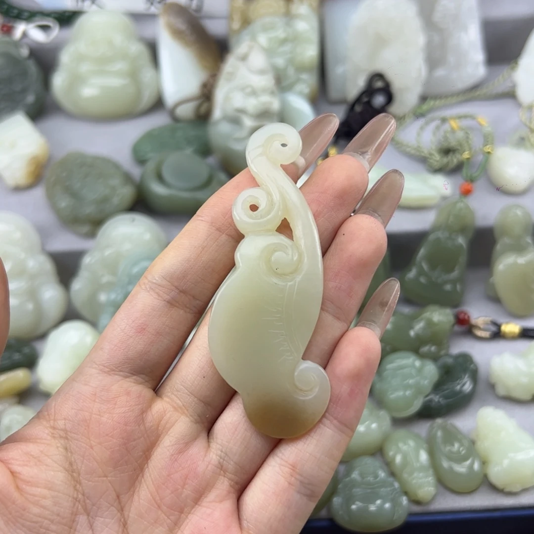 和田玉未镶嵌颈饰