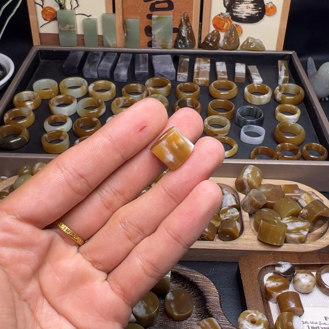 和田玉（糖玉）未镶嵌珠宝奇石方糖