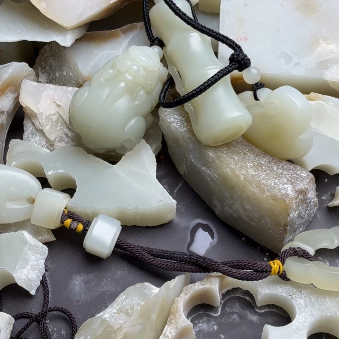 和田玉未镶嵌颈饰