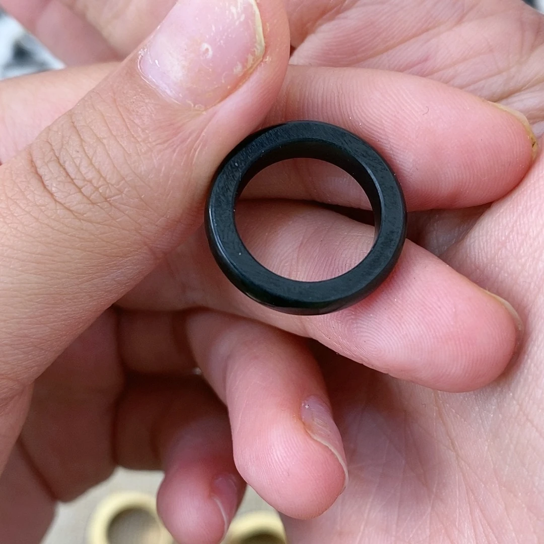 牟***梁和田玉未镶嵌颈饰定做内劲10戒圈