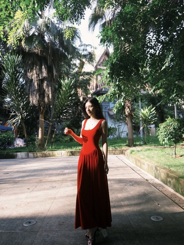 法式气质夏季显瘦收腰外穿通勤U领连衣裙