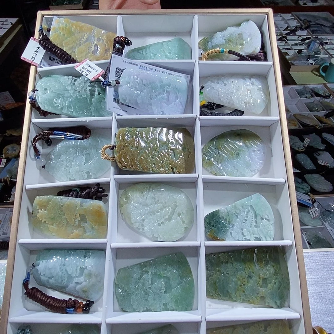 翡翠未镶嵌颈饰多样性仅发一件随机发货