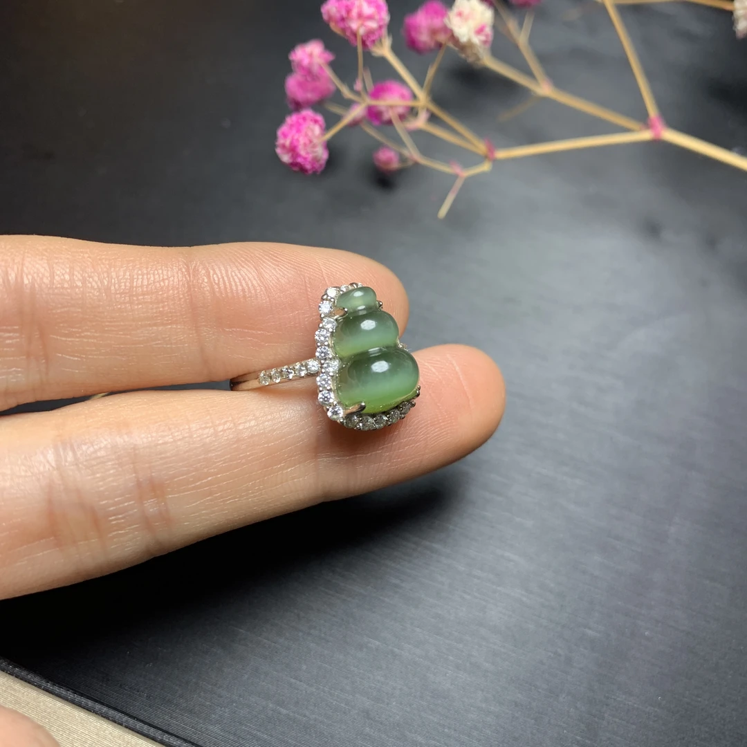 天然和田玉碧玉猫眼女士精美时尚葫芦蛋面s925银镶嵌戒指