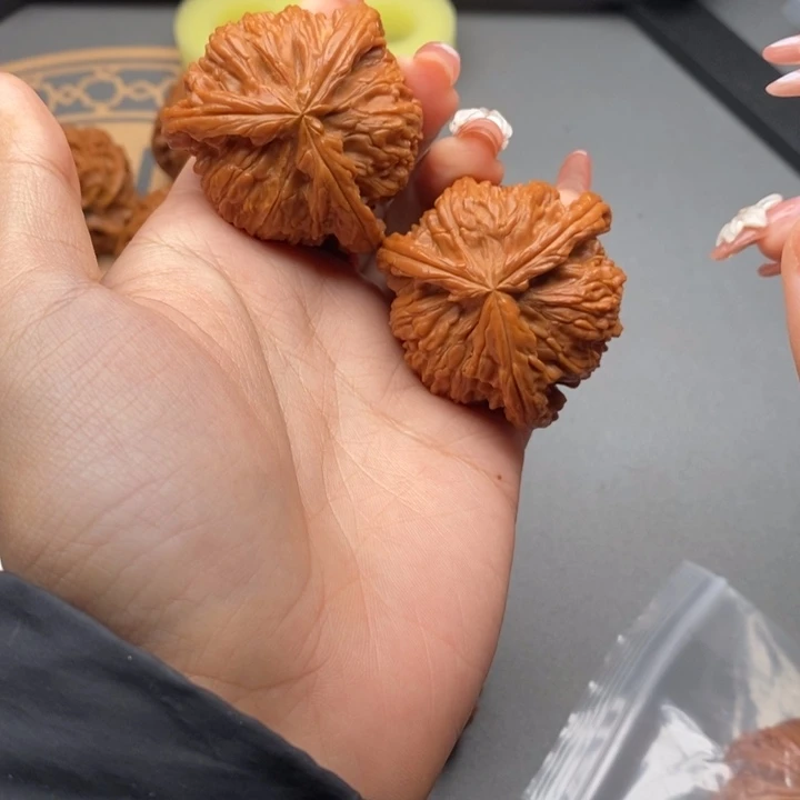 把件文玩核桃花****✔45白狮子三棱
