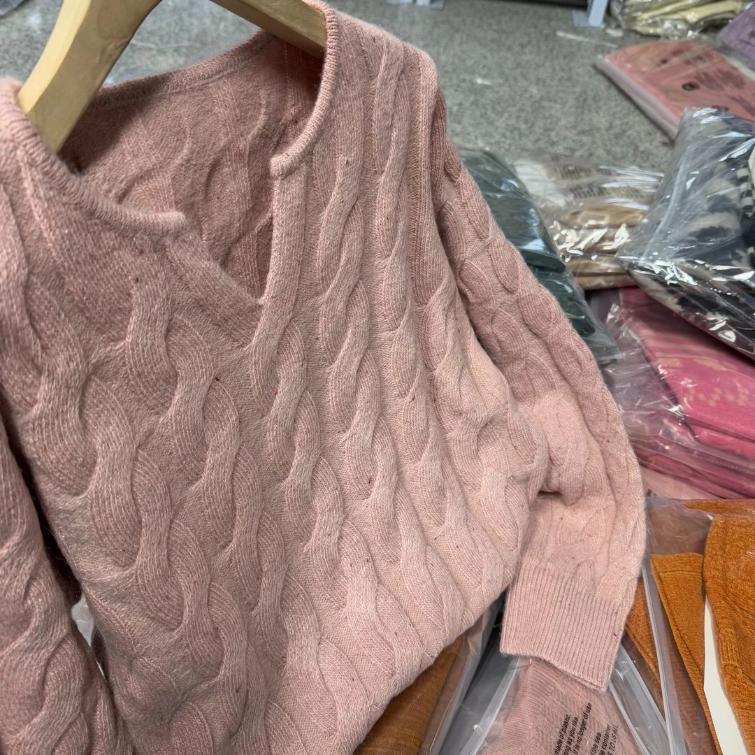 【芊荨精选】2025新款时尚百搭剪刀领芝麻点麻花套头针织衫S630#